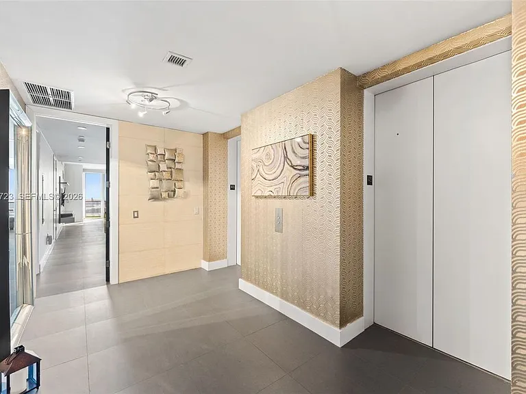 1100 Biscayne Blvd #4502 — Photo 11