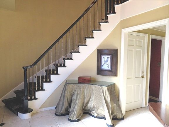 3rd image of 504 Golf Club Ln