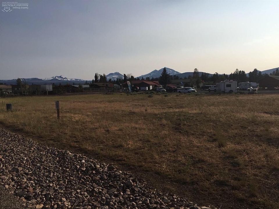 2nd image of 200 E Sun Ranch Dr