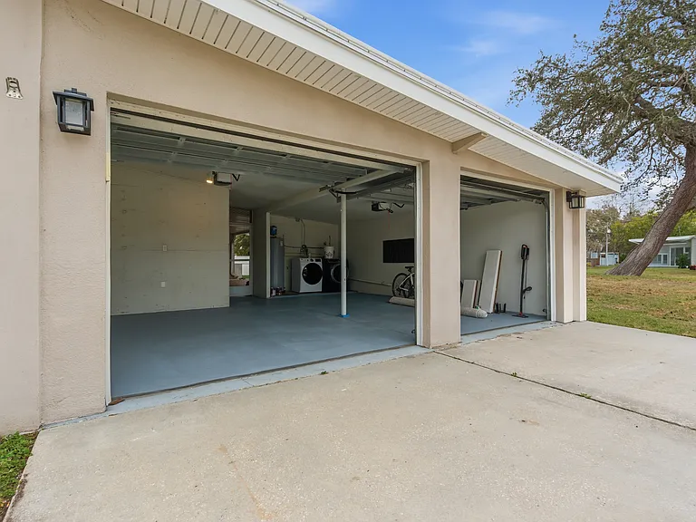 327 Sunny Ln — Photo 29