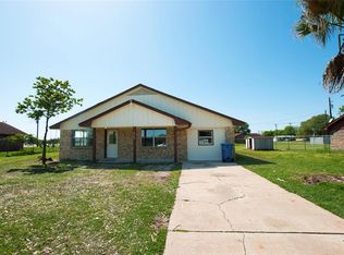 2123 4th St, Hempstead, TX 77445