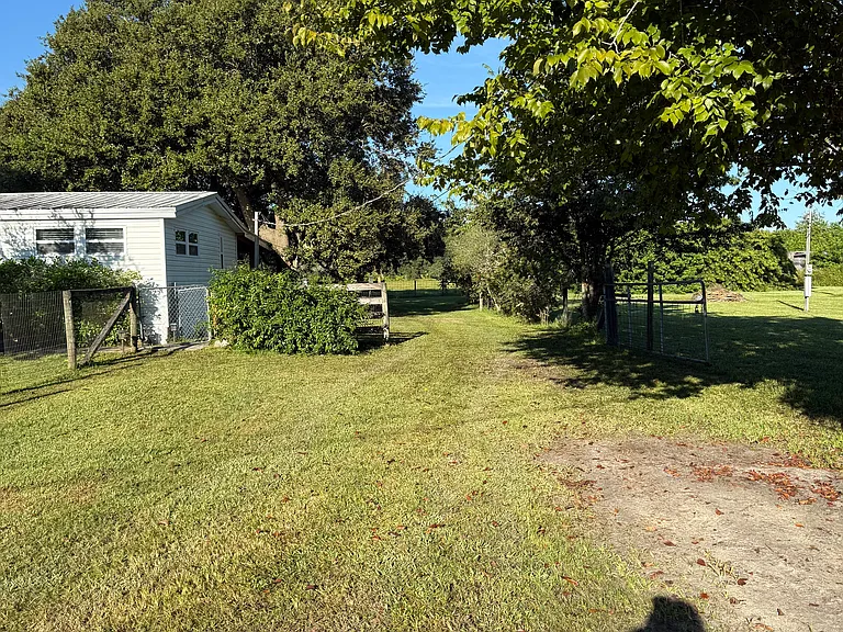978 Bay Dr — Photo 15