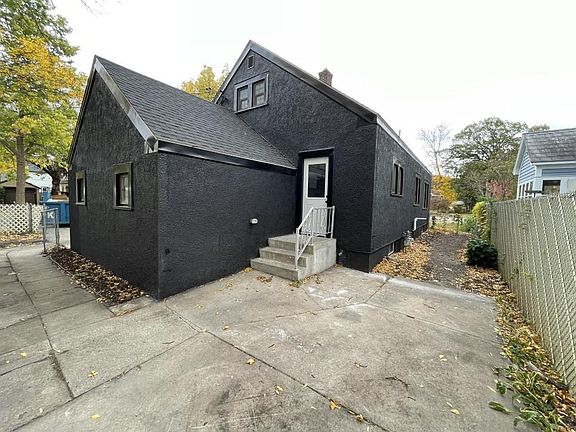 4th image of 233 Wilson Ave NE