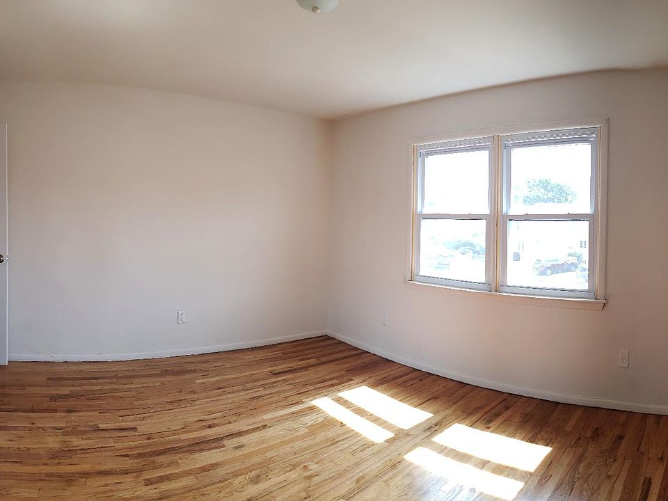 1st image of 63 Willowbrook Ct #2