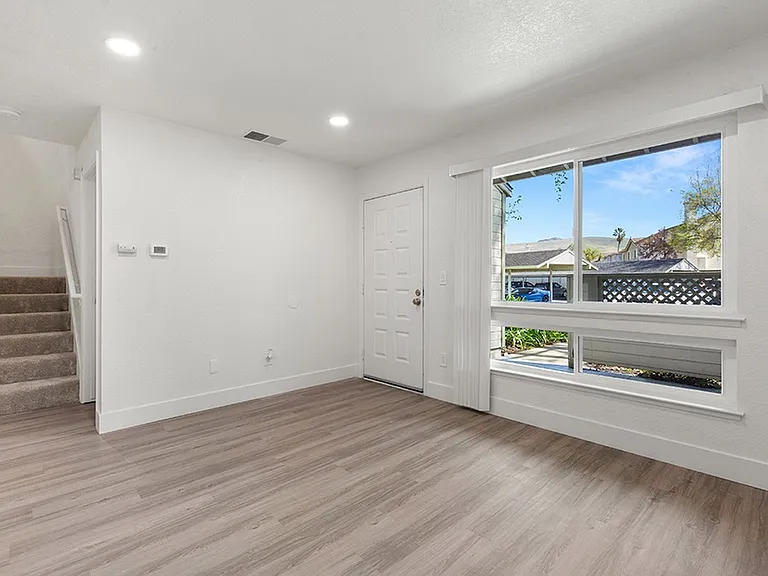 The Huntley Apartments — Photo 20