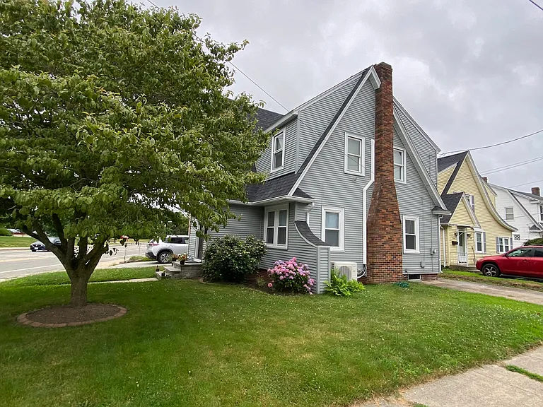 Warwick Ave — Photo 15