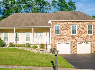 3 Woodland Ter, Marlboro, NJ 07746