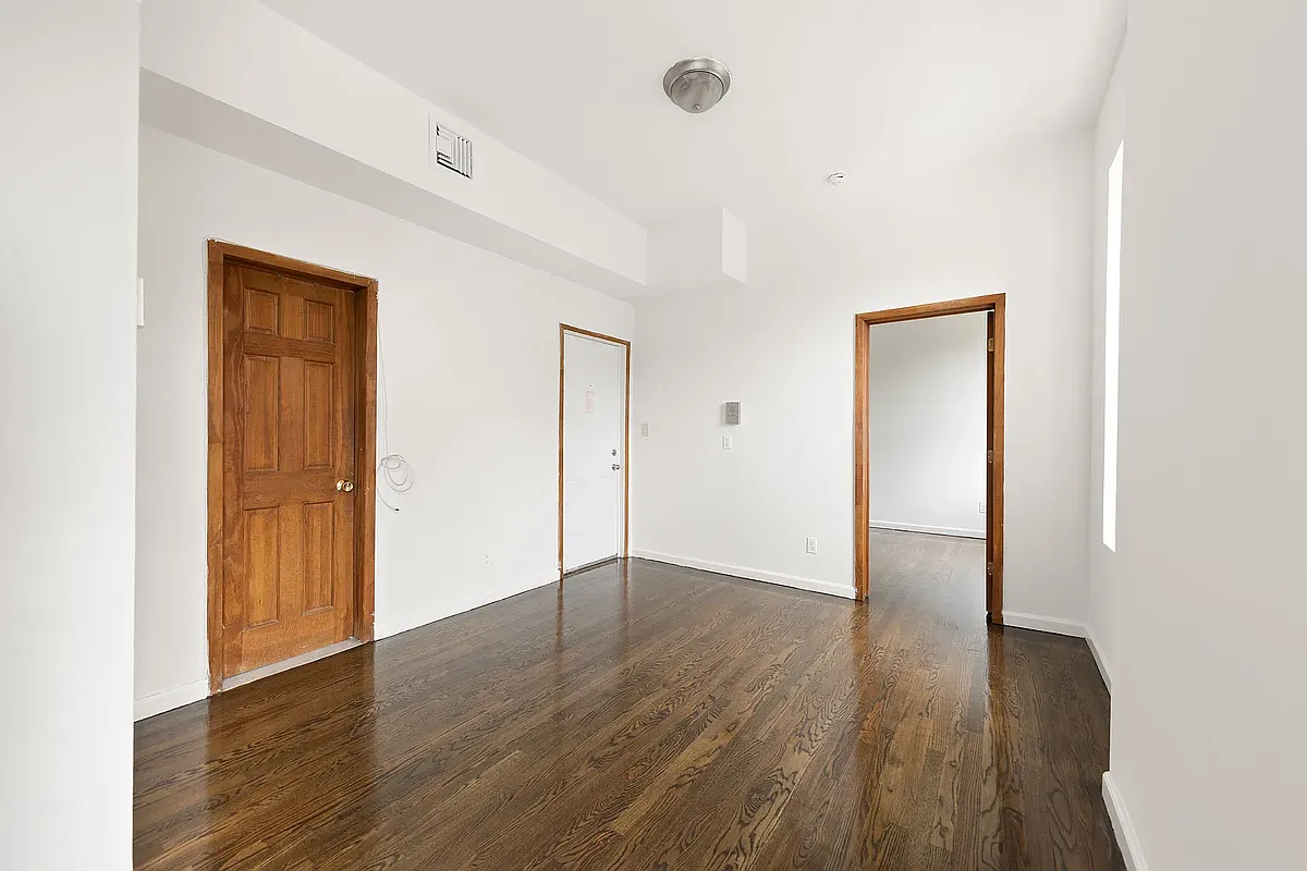 Building Photo - 212 S 1st St #1
