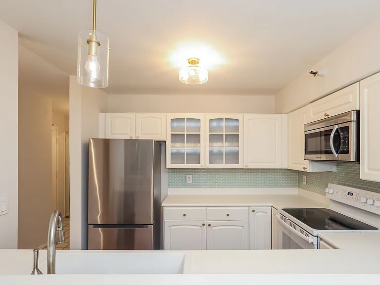 1207 Melville Sq #212 — Photo 9