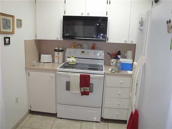 5th image of 6200 W Flagler St APT 402