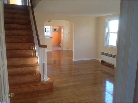 3rd image of 1100 Glenview St