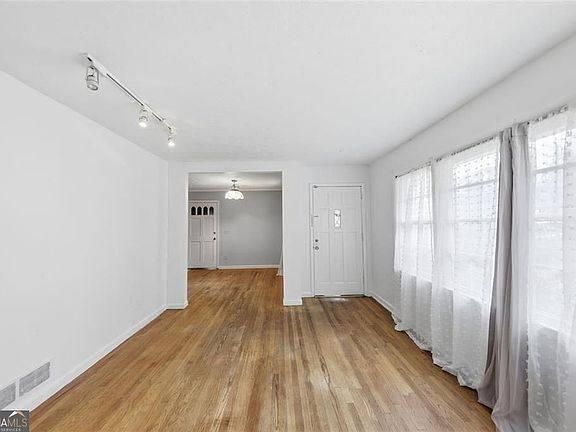 4th image of 3847 Maryland Dr