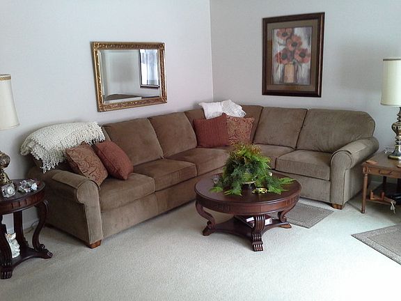 4th image of 671 Bishop Ct