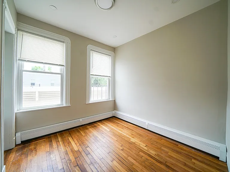 568 Green St #3 — Photo 9