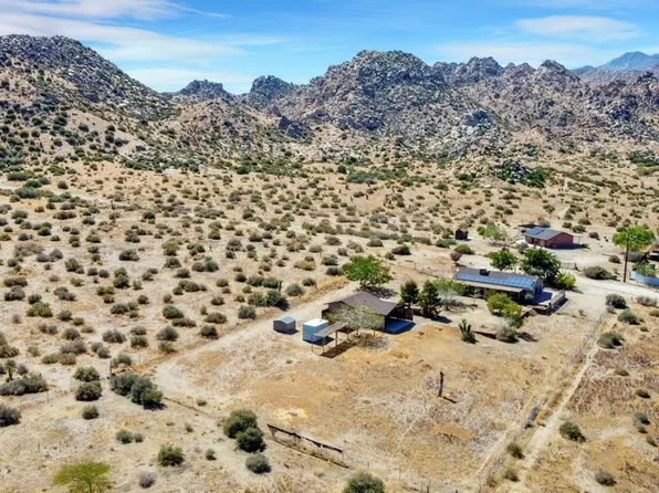 5693 Lariat Trl, Pioneertown, CA 92268