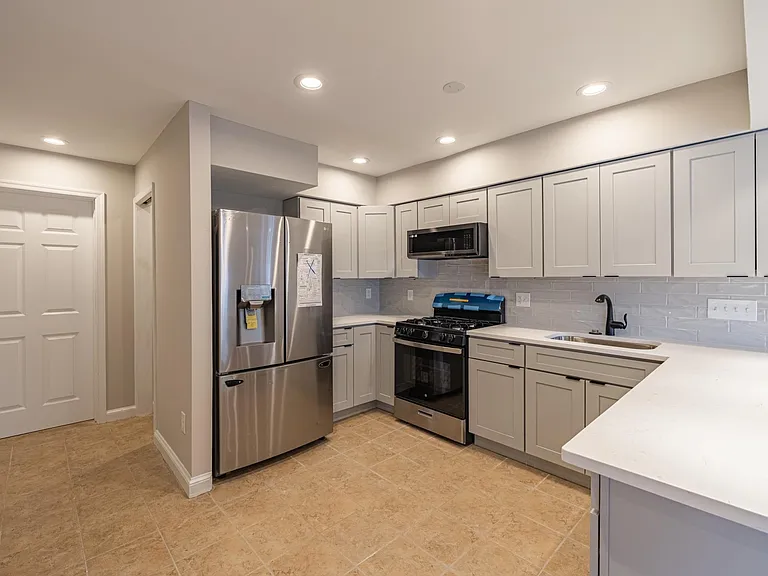 900 N Madison St #1 — Photo 12
