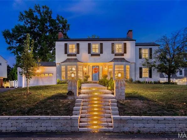 127 Webster Woods Dr, Saint Louis, MO 63119