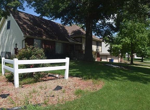 2nd image of 605 NE Sunny Creek Ln