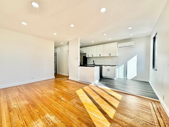 2nd image of 2158 Steinway St #3