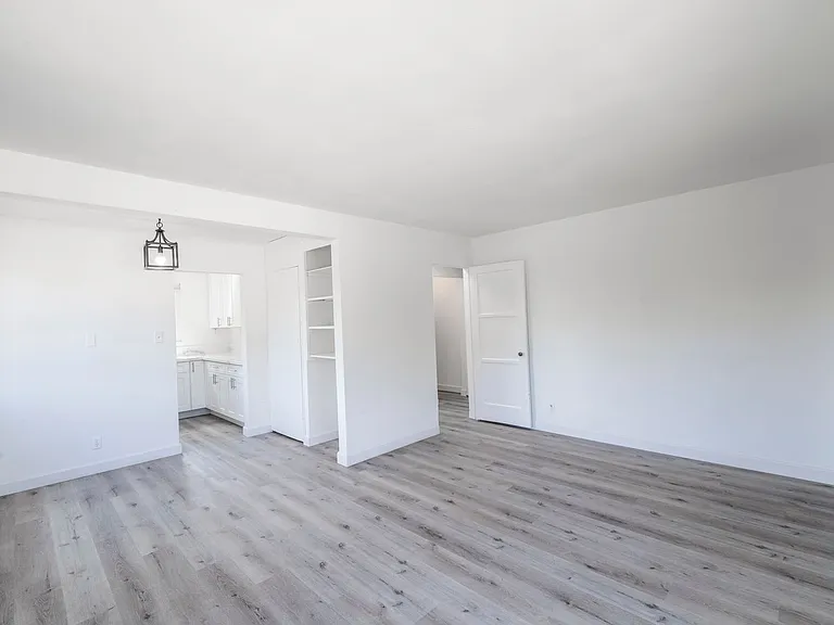 2316 E Jewett St — Photo 1