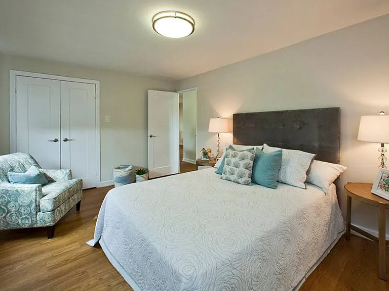 11 Overlea Dr — Photo 7