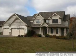 11295 Red Leaf Dr, Rogers, MN 55374