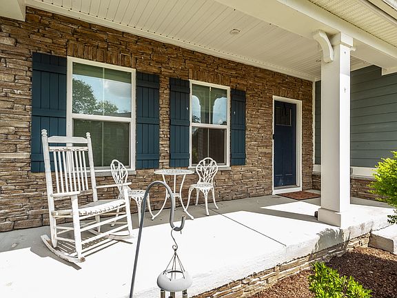 3rd image of 564 Goodman Dr