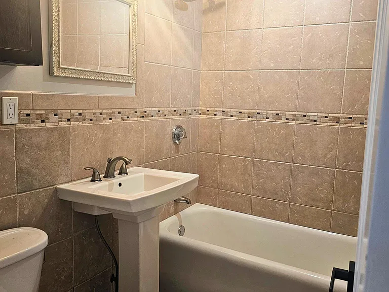 16 Rena St — Photo 11