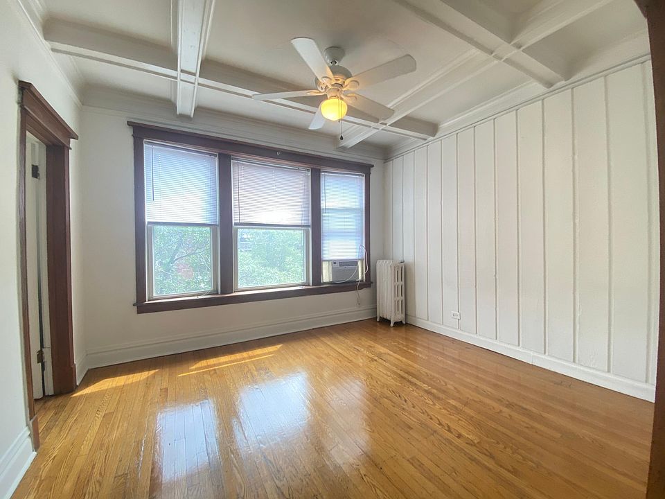 1st image of 804-06 W Roscoe St #1