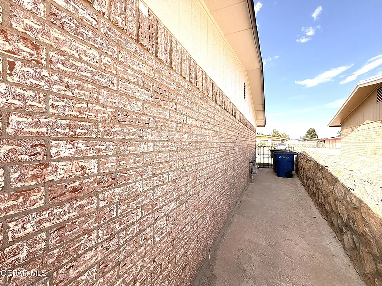 9321 Sorbonne Dr — Photo 41