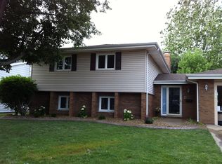 237 Deer Head Ln, Springfield, IL 62704