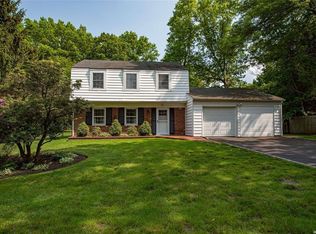 5 Hollow Ct, Setauket, NY 11733