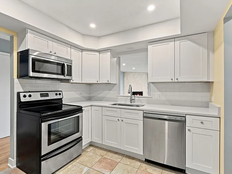 1365 N Sterling Ave #208B — Photo 5