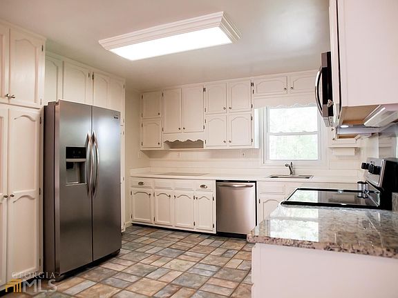 5th image of 220 Sandy Lake Cir #B