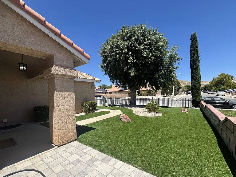 2516 Starbrite Ave — Photo 2