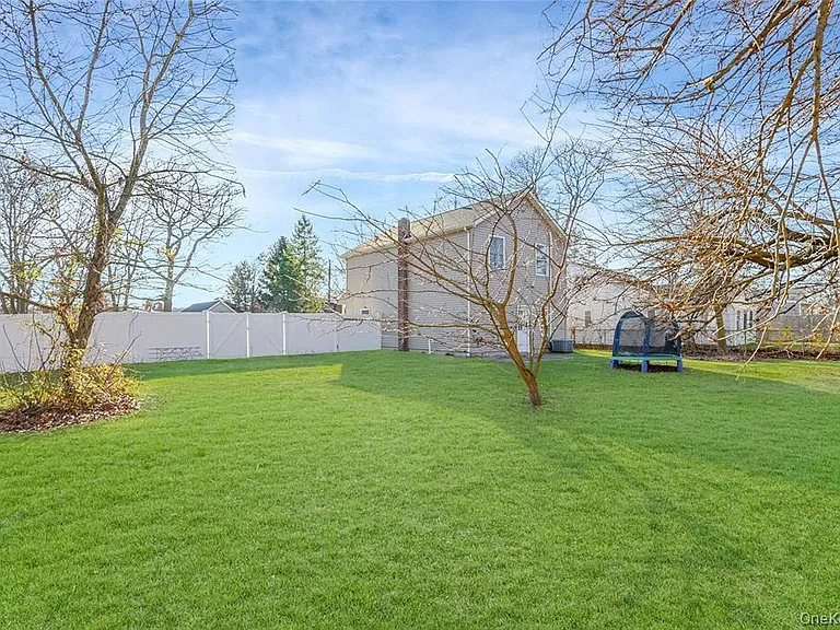 73 Cherry Ave — Photo 4