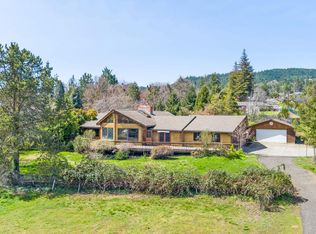 1975 Old Stage Rd, Central Point, OR 97502