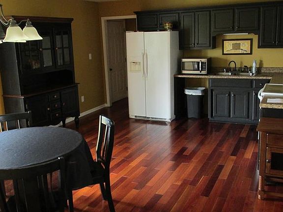 4th image of 79 Venetia Ln