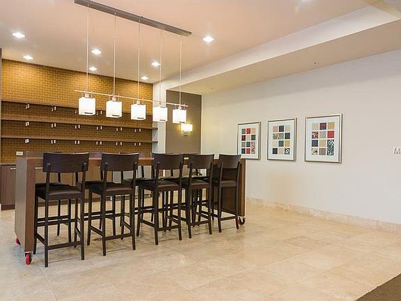 5th image of 400 4th Ave S APT 1104