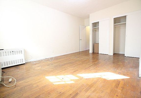 5th image of 304 E 89th St APT B