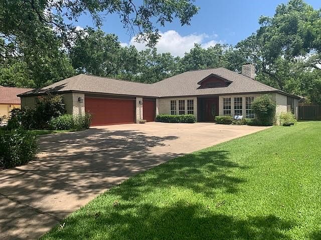 1st image of 346 Meadowlakes Dr
