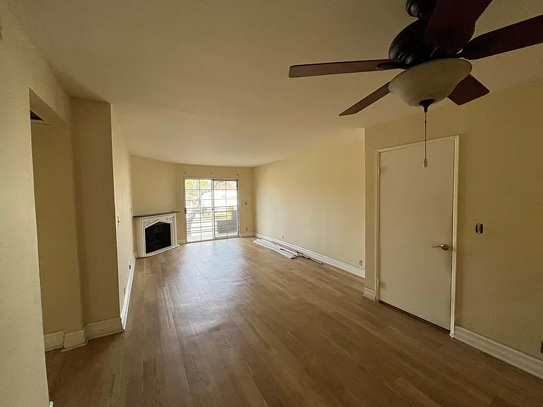 2908 W Victory Blvd #K — Photo 3
