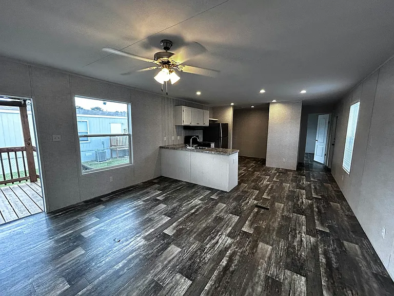109 E Briar Dr — Photo 16