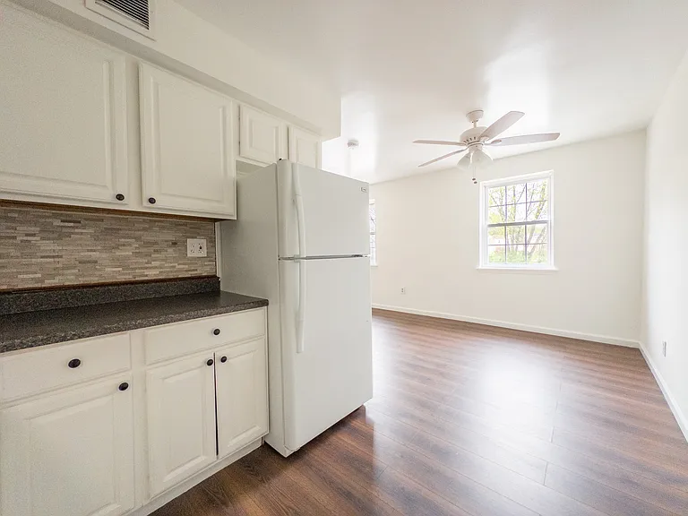 Whiteland Ave Apartments — Photo 6