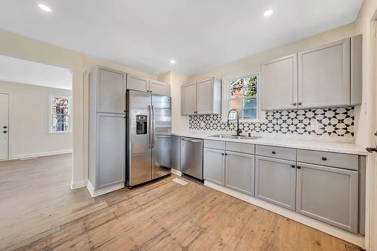 2529 Maiden Ln SW — Photo 5