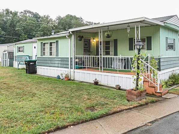 77 Hidden Valley Dr, Finleyville, PA 15332