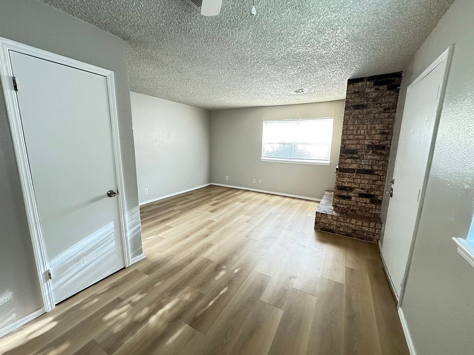 1st image of 136 NE 12th St