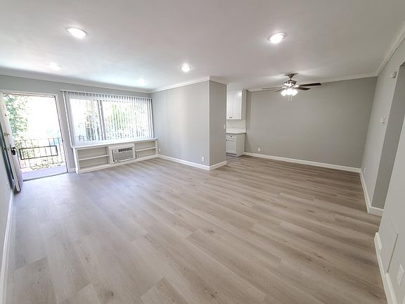 4th image of 10840 Hortense St
