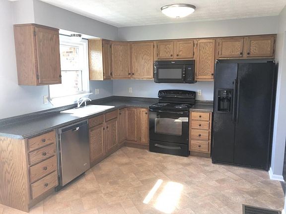 2nd image of 100 Charlotte Cir