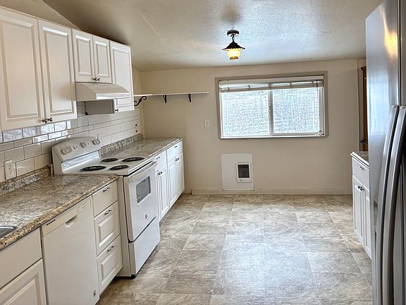Recently remodeled kitchen and dinette area.